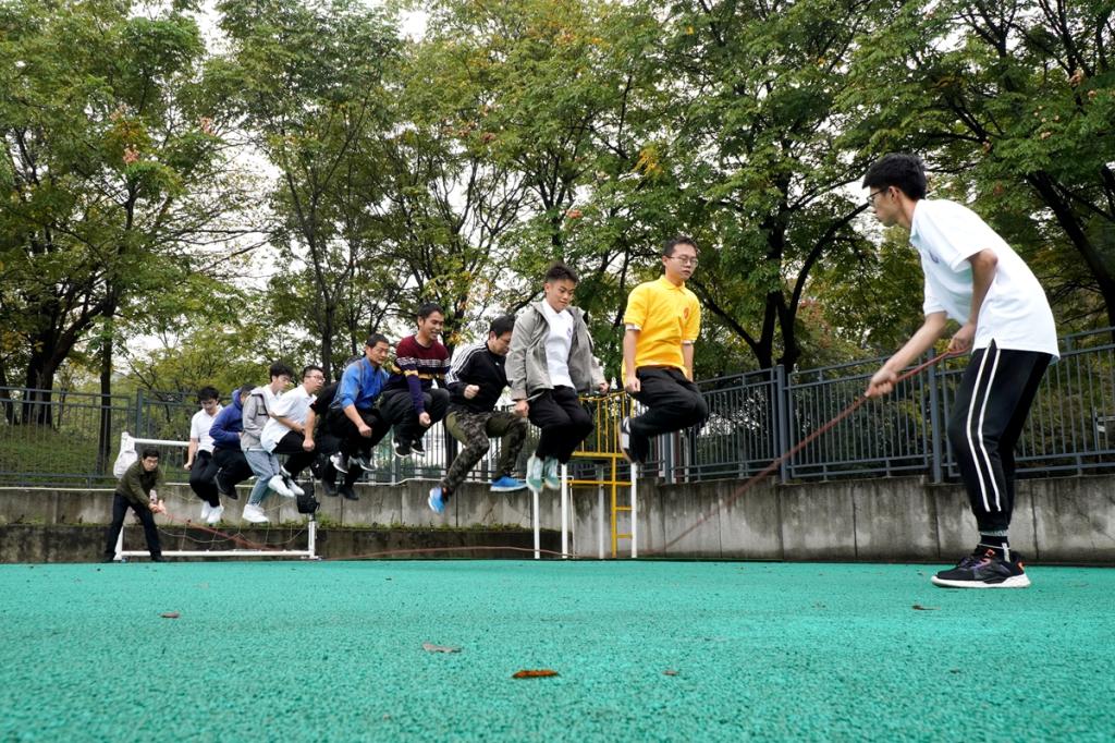 男子大河之舞（学通社记者 喻静一 摄）_副本